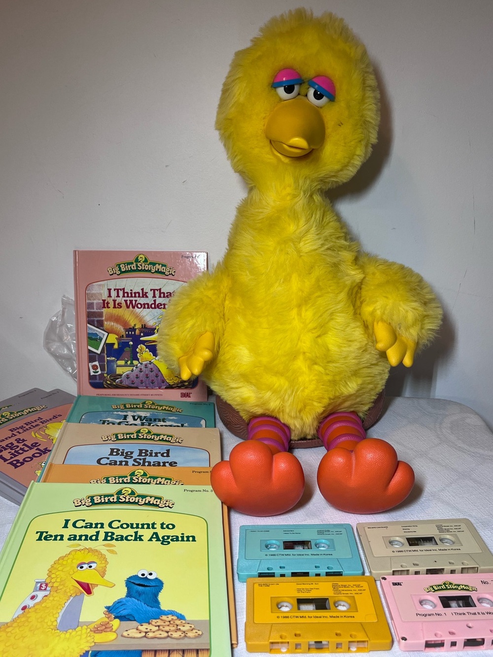 Vintage 1986 SESAME STREET BIG BIRD
Story Magic Talking Plush Cassette Player